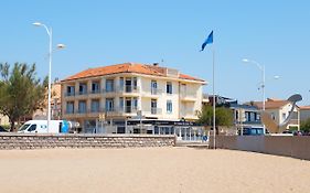 Hotel De La Mer